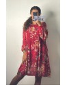 Robe plissée rouge à fleurs