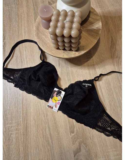 soutien-gorge en dentelle noir sans armature C